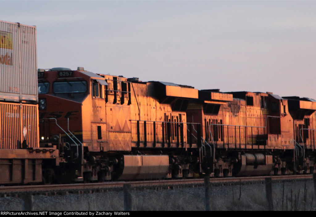 BNSF 8257